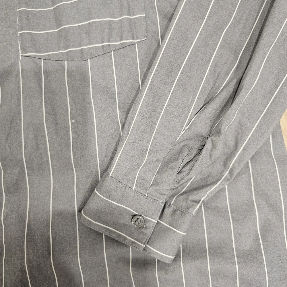 H&M Divided Gray Pinstripe Oversized Button Down Shirt Cotton Size M - Picture 4 of 10